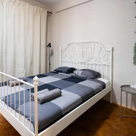 Square Downtown Apartment