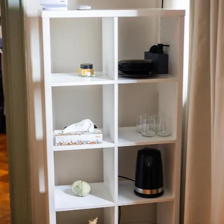 Square Downtown Apartment *